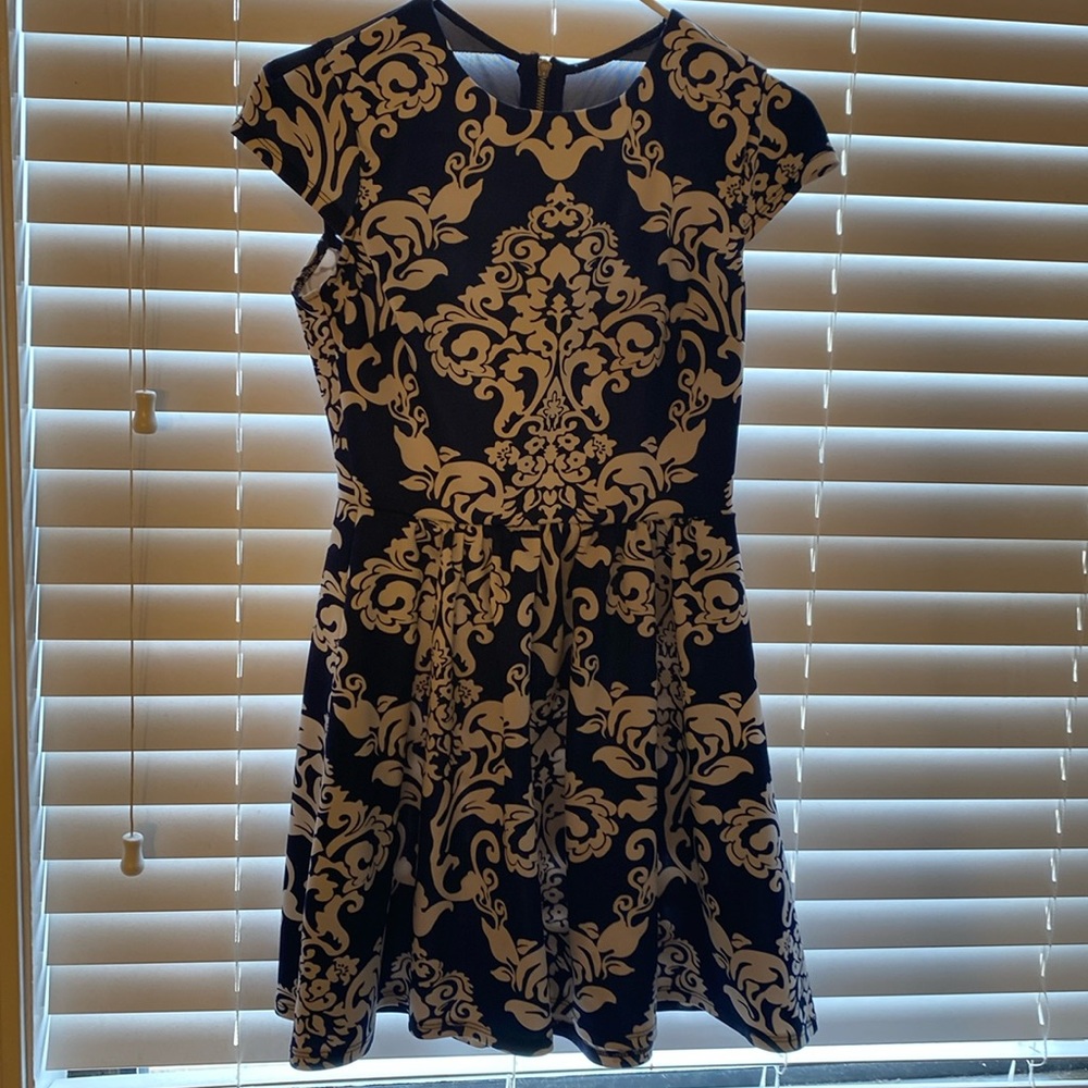 Youn girl dress with flowers navy blue and white size 12